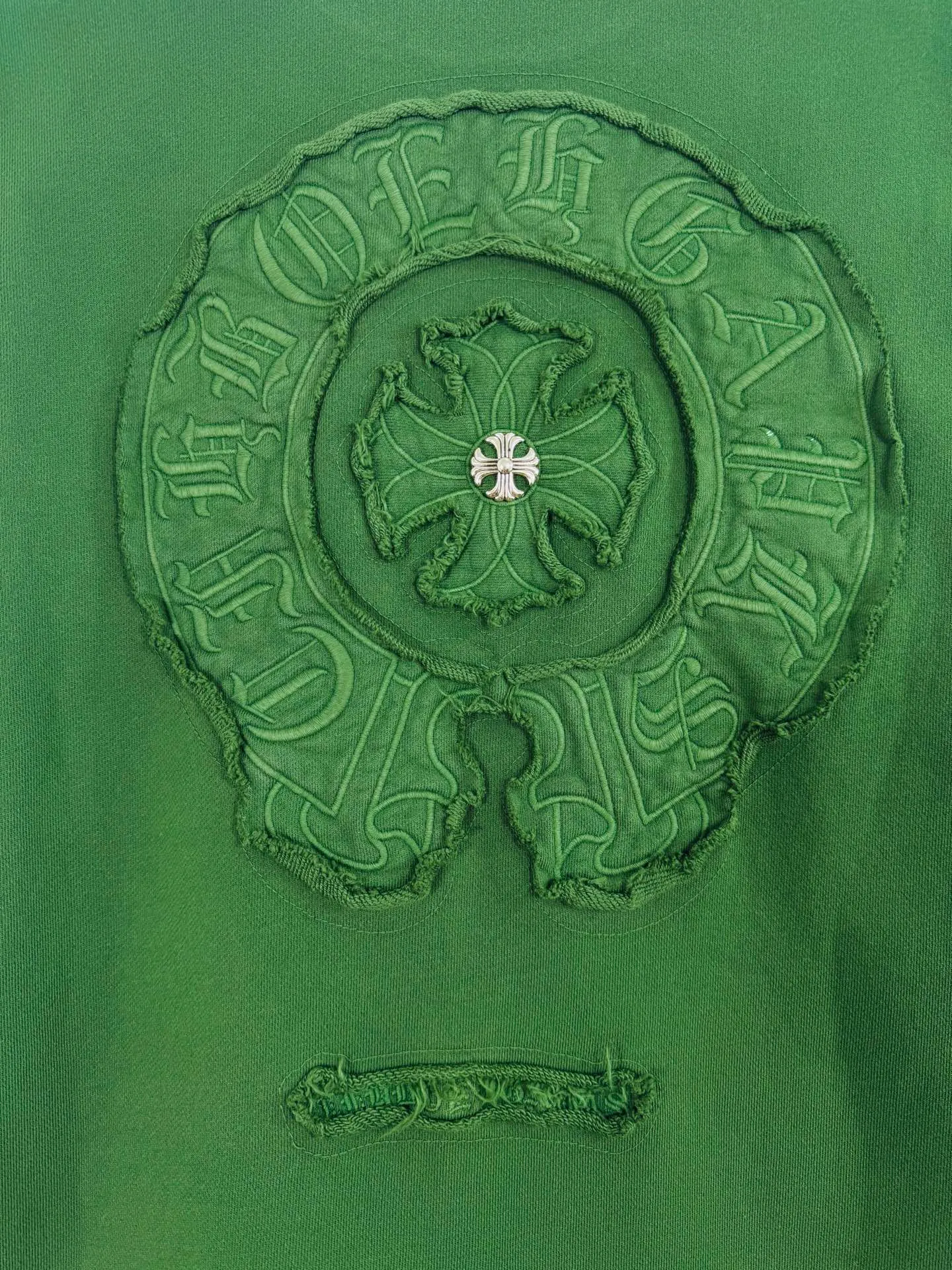 P280 top version, real shot without P, ​​different from market currency) 𝗖𝗵𝗿𝗼𝗺𝗲 𝗛𝗲𝗮𝗿𝘁𝘀/Cro Heart 2025 washed patch embroidery autumn and winter new original single counter American laser burnt 3D three-dimensional color embroidery couple casual sweatshirt 👑The highest version! Customized fabric 430g tripe terry fabric! American acid-washed and distressed original fabric laser burnt ✟appliqué embroidery and exquisite embroidery of letters! The best-selling model in the counter, very comfortable to wear. Accessories: original molded and authenticated collar label➕100% silk wash label. Genuine purchase-grade original hangtag➕matching hanging rope➕3D hanging beads➕original packaging bag. Craftsmanship: The original version has consistent wiring! The highest version of the armhole matching technique! Color: Pink Black Green Size: S M L XL Style Number: 25-377